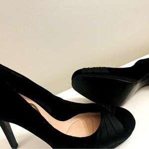 Elegant Black Nina Women's Heels velour and satin material